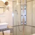 Hotell Enavlion 4*