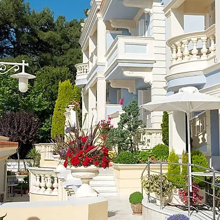 Enavlion Hotel